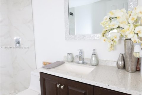 Condominio en venta en Hialeah, Florida, 2 dormitorios, 69.4 m2 № 1975010 - foto 17