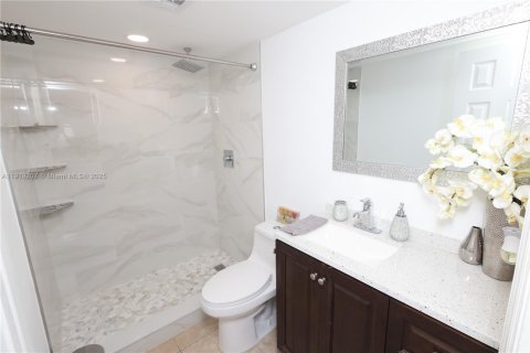 Condominio en venta en Hialeah, Florida, 2 dormitorios, 69.4 m2 № 1975010 - foto 11
