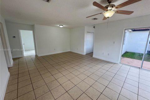 Propiedad comercial en venta en Miami, Florida, 284.65 m2 № 1982702 - foto 5