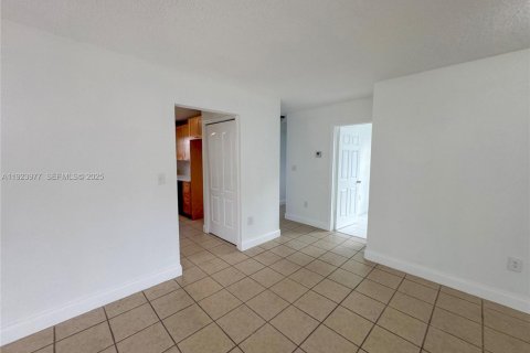 Propiedad comercial en venta en Miami, Florida, 284.65 m2 № 1982702 - foto 8