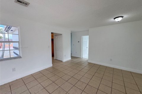 Propiedad comercial en venta en Miami, Florida, 284.65 m2 № 1982702 - foto 7