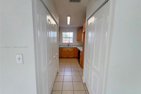 Propiedad comercial en venta en Miami, Florida, 284.65 m2 № 1982702 - foto 9