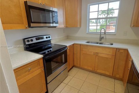 Propiedad comercial en venta en Miami, Florida, 284.65 m2 № 1982702 - foto 11