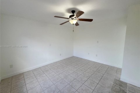 Propiedad comercial en venta en Miami, Florida, 284.65 m2 № 1982702 - foto 27