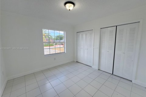 Propiedad comercial en venta en Miami, Florida, 284.65 m2 № 1982702 - foto 13