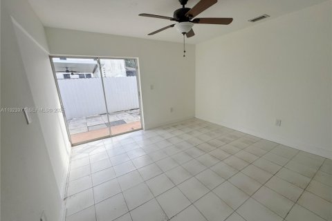 Propiedad comercial en venta en Miami, Florida, 284.65 m2 № 1982702 - foto 28