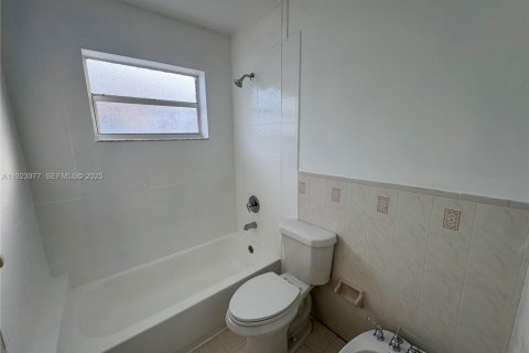 Propiedad comercial en venta en Miami, Florida, 284.65 m2 № 1982702 - foto 16