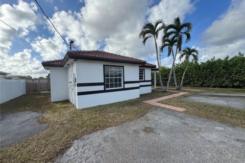 Propiedad comercial en venta en Miami, Florida, 284.65 m2 № 1982702 - foto 1