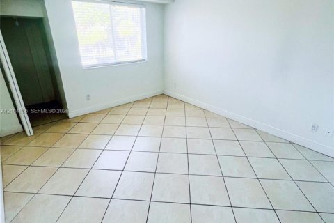 Copropriété à vendre à Miami, Floride: 2 chambres, 100.71 m2 № 2416079 - photo 9