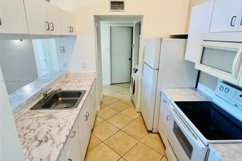 Copropriété à vendre à Miami, Floride: 2 chambres, 100.71 m2 № 2416079 - photo 4