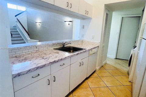Copropriété à vendre à Miami, Floride: 2 chambres, 100.71 m2 № 2416079 - photo 3