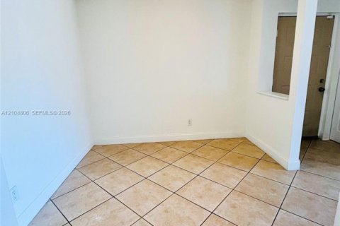 Copropriété à vendre à Miami, Floride: 2 chambres, 100.71 m2 № 2416079 - photo 27