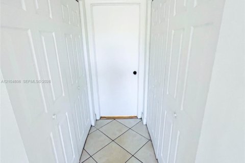 Copropriété à vendre à Miami, Floride: 2 chambres, 100.71 m2 № 2416079 - photo 11