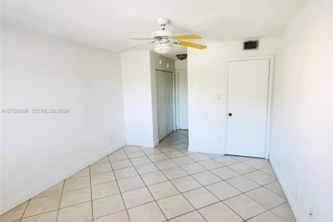 Copropriété à vendre à Miami, Floride: 2 chambres, 100.71 m2 № 2416079 - photo 8