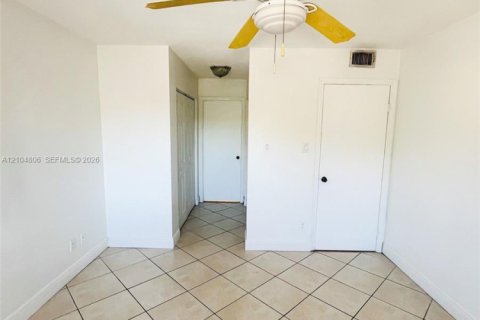Copropriété à vendre à Miami, Floride: 2 chambres, 100.71 m2 № 2416079 - photo 10