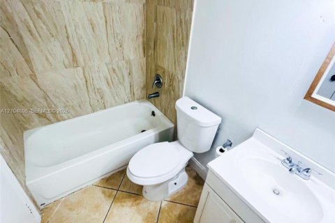 Copropriété à vendre à Miami, Floride: 2 chambres, 100.71 m2 № 2416079 - photo 14