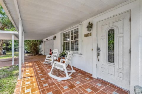 Villa ou maison à vendre à West Palm Beach, Floride: 3 chambres, 269.42 m2 № 1959950 - photo 2