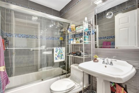 Villa ou maison à vendre à West Palm Beach, Floride: 3 chambres, 269.42 m2 № 1959950 - photo 15