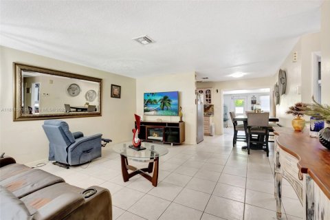 Villa ou maison à vendre à West Palm Beach, Floride: 3 chambres, 269.42 m2 № 1959950 - photo 5