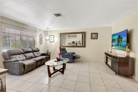 Villa ou maison à vendre à West Palm Beach, Floride: 3 chambres, 269.42 m2 № 1959950 - photo 4