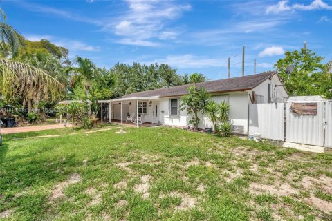 Villa ou maison à vendre à West Palm Beach, Floride: 3 chambres, 269.42 m2 № 1959950 - photo 1