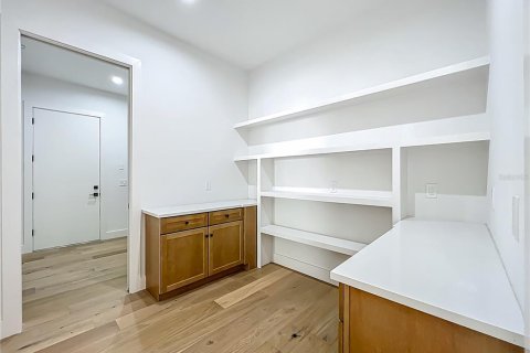 Casa en venta en Orlando, Florida, 4 dormitorios, 381.92 m2 № 1549336 - foto 10