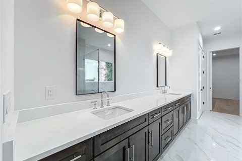 Casa en venta en Orlando, Florida, 4 dormitorios, 381.92 m2 № 1549336 - foto 15