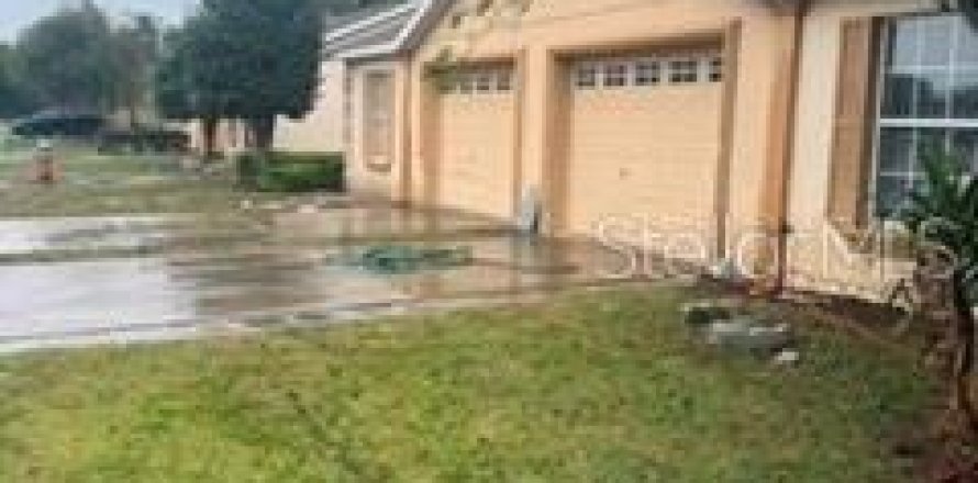 House in Ocala, Florida 2 bedrooms, 1439.15 sq.m. № 2214185