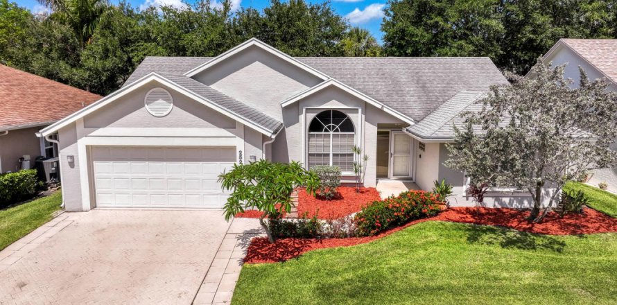 House in Jupiter, Florida 3 bedrooms, 153.1 sq.m. № 2187133
