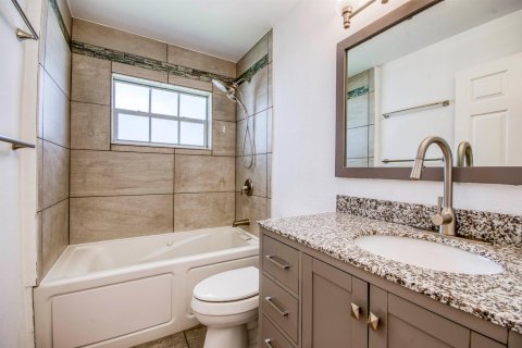 House in Jupiter, Florida 3 bedrooms, 153.1 sq.m. № 2187133 - photo 11
