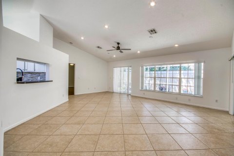 House in Jupiter, Florida 3 bedrooms, 153.1 sq.m. № 2187133 - photo 18