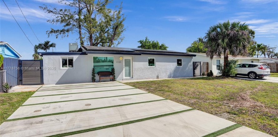 House in Dania Beach, Florida 5 bedrooms, 163.79 sq.m. № 1714259