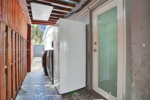 House in Dania Beach, Florida 5 bedrooms, 163.79 sq.m. № 1714259 - photo 20
