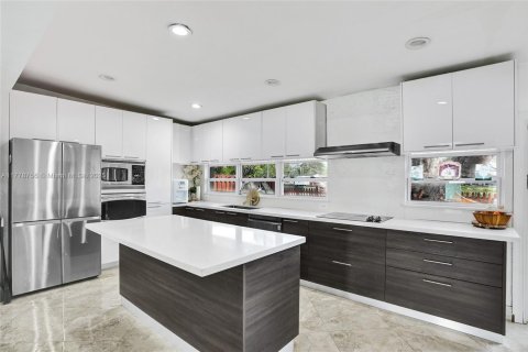 House in Dania Beach, Florida 5 bedrooms, 163.79 sq.m. № 1714259 - photo 3