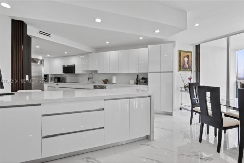 Купить кондоминиум в Авентура, Флорида 3 спальни, 229.47м2, № 2046851 - фото 2