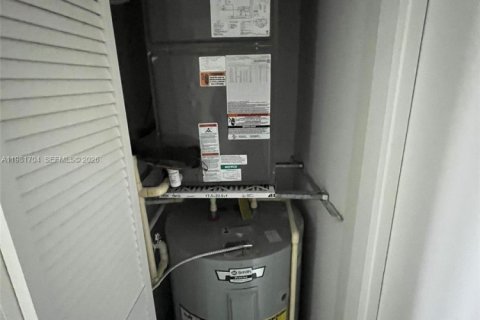 Condo in Miami, Florida, 2 bedrooms  № 2043018 - photo 14