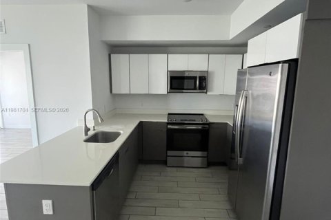 Condo in Miami, Florida, 2 bedrooms  № 2043018 - photo 7