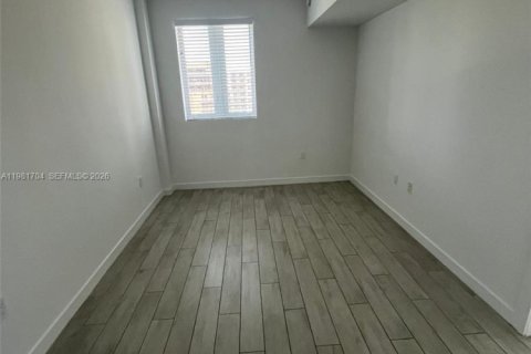 Condo in Miami, Florida, 2 bedrooms  № 2043018 - photo 9