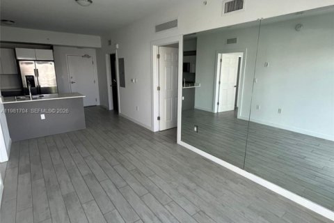 Condo in Miami, Florida, 2 bedrooms  № 2043018 - photo 4
