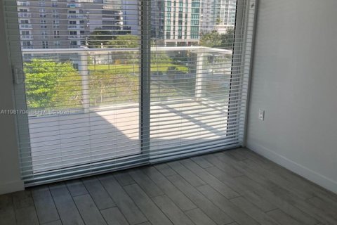 Condo in Miami, Florida, 2 bedrooms  № 2043018 - photo 11