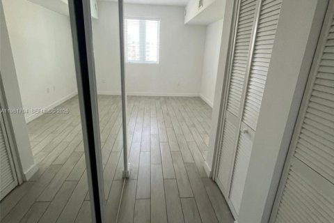 Condo in Miami, Florida, 2 bedrooms  № 2043018 - photo 5