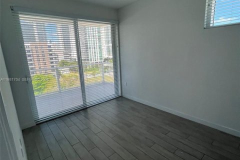 Condo in Miami, Florida, 2 bedrooms  № 2043018 - photo 12