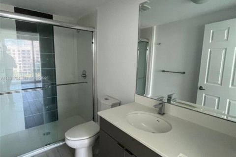 Condo in Miami, Florida, 2 bedrooms  № 2043018 - photo 15