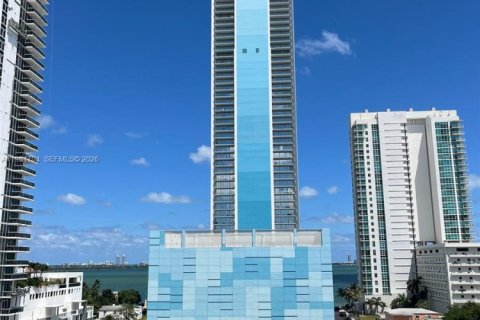 Condo in Miami, Florida, 2 bedrooms  № 2043018 - photo 17