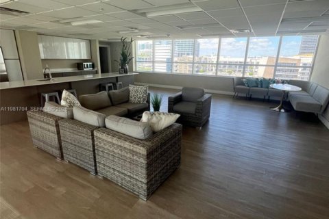 Condo in Miami, Florida, 2 bedrooms  № 2043018 - photo 25