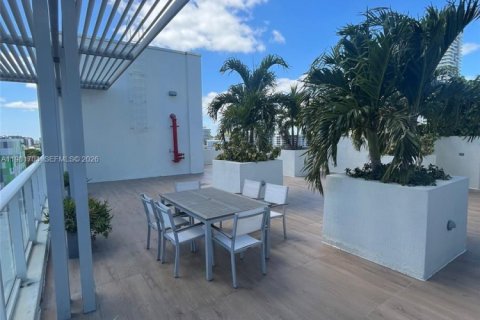 Condo in Miami, Florida, 2 bedrooms  № 2043018 - photo 23