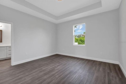 House in Port Charlotte, Florida 4 bedrooms, 155.52 sq.m. № 2118591 - photo 5