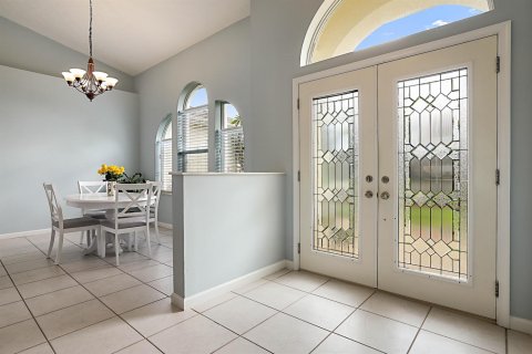 House in Port St. Lucie, Florida 4 bedrooms, 221.29 sq.m. № 2389881 - photo 10