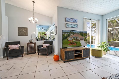 House in Port St. Lucie, Florida 4 bedrooms, 221.29 sq.m. № 2389881 - photo 11