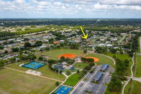 House in Port St. Lucie, Florida 4 bedrooms, 221.29 sq.m. № 2389881 - photo 20